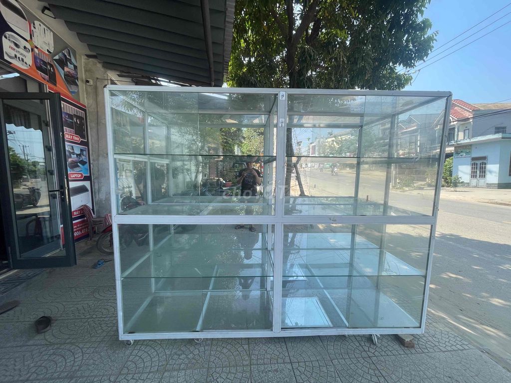 Tủ kính trưng bày Kính Nhôm Trắng. Mua bán Tủ, kệ gia đình tại Huyện Hòa Vang Đà Nẵng được đăng bởi Nguyen duy quang hình 1