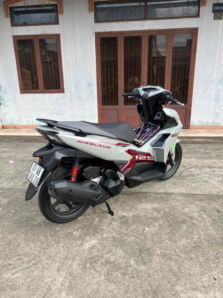 AB 4val 2025 3.900km chính chủ 60 có bán trả góp. Mua bán Xe máy tại Huyện Trảng Bom Đồng Nai được đăng bởi cửa hàng xe máy Trần Sơn  hình 4