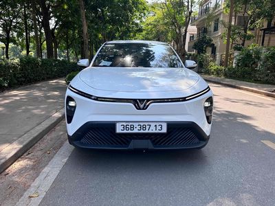 VinFast Limo Green 2026 Trắng 4000 km