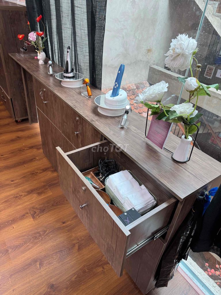 Tủ kệ Gỗ công nghiệp Nâu Hiện đại. Mua bán Tủ, kệ gia đình tại Quận Gò Vấp Tp Hồ Chí Minh được đăng bởi Phan Thị Ngọc Anh hình 1