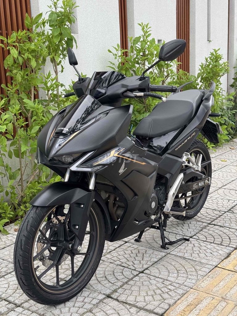 Владелец автобуса Honda Winner R ABS 47, черный