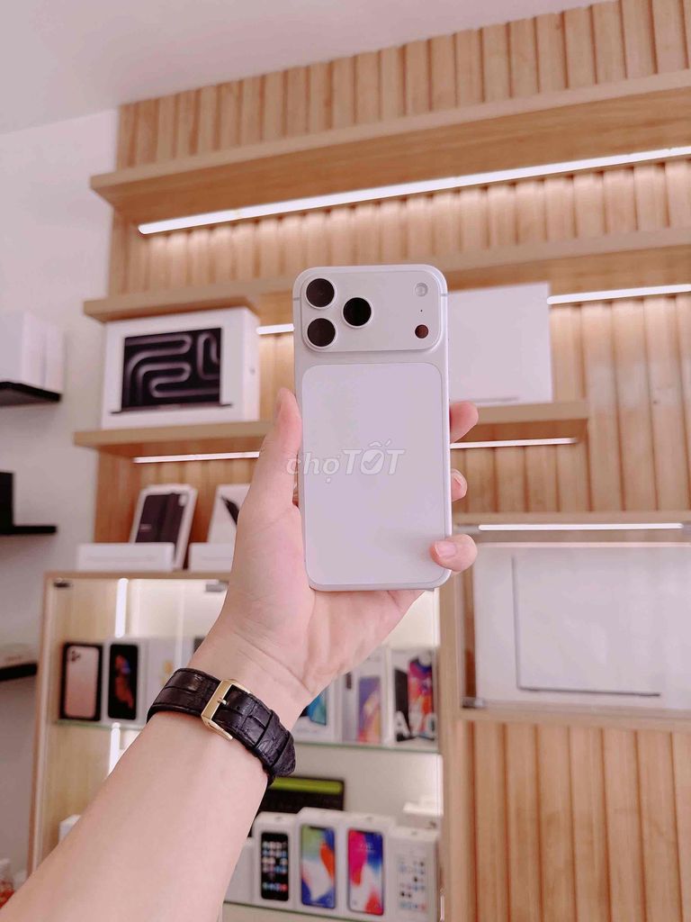 iPhone 17 Pro Max 256GB Bạc TGDĐ. Bảo Hành 2 năm. Mua bán Điện thoại tại Quận Đống Đa Hà Nội được đăng bởi Ngô Minh Hoàng hình 1