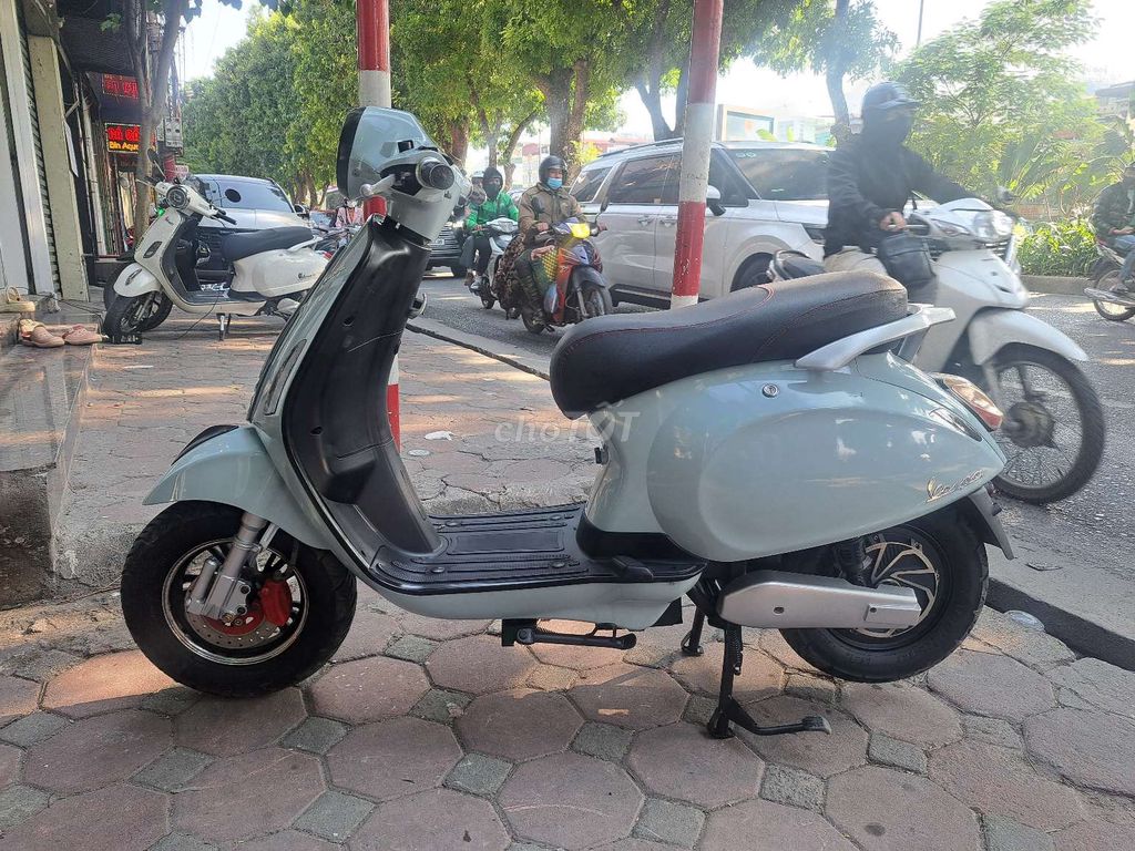 Xe máy điện Vespa màu xanh. Mua bán Xe điện tại Quận Đống Đa Hà Nội được đăng bởi Thiên Hương hình 2