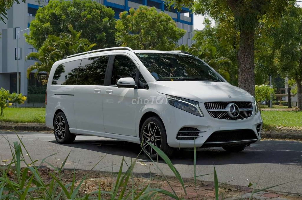 Mercedes V250 AMG 2023 скользит 34 000 км (название компании)