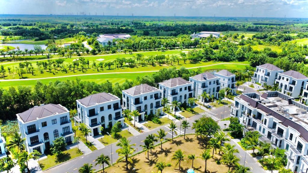 Bán cắt lỗ 2tỷ6 căn Biệt Thự sân Golf  liền kề Vinhomes Hậu Nghĩa