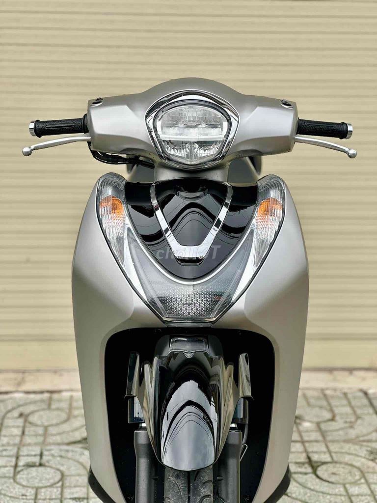 Серебряные часы Honda SH Mode 2023