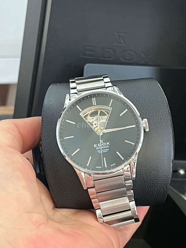 Tay nhỏ đeo không hợp cần bán đồng hồ Edox