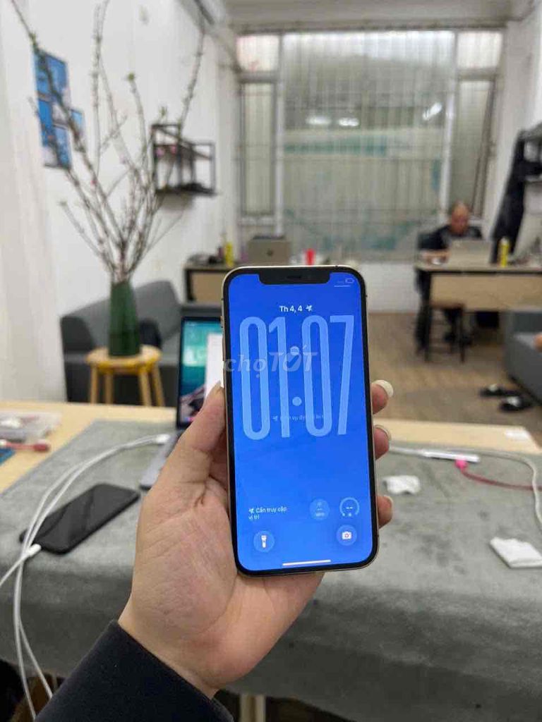 Apple iPhone 12 Pro 128GB Vàng. Mua bán Điện thoại tại Quận Đống Đa Hà Nội được đăng bởi KT Hà Nội Mobile hình 1