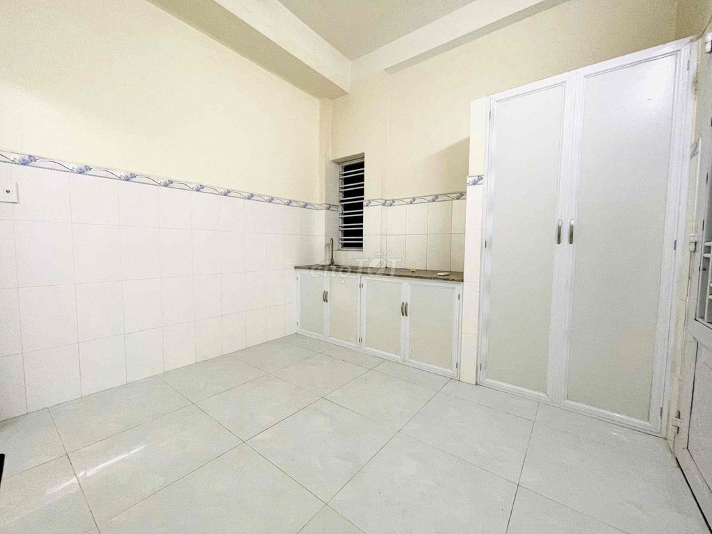 Giảm 500k tháng đầu Phòng 20m2 có máy lạnh cửa sổ ngoài trời máy giặt