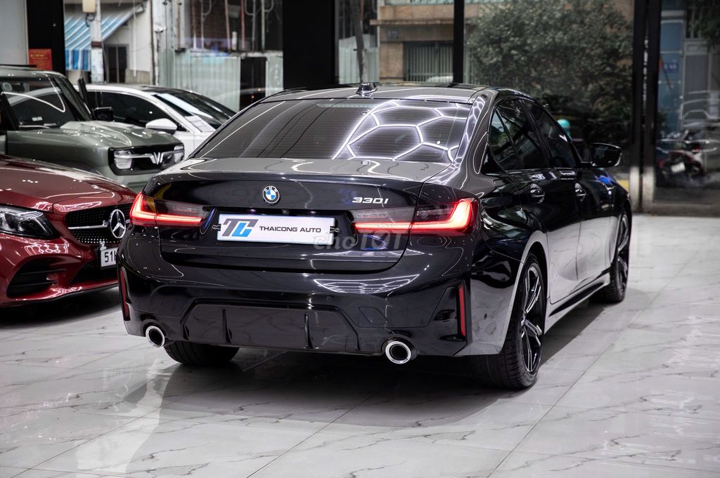 Серфер для серфинга BMW 330i M-Sport 2023, черный