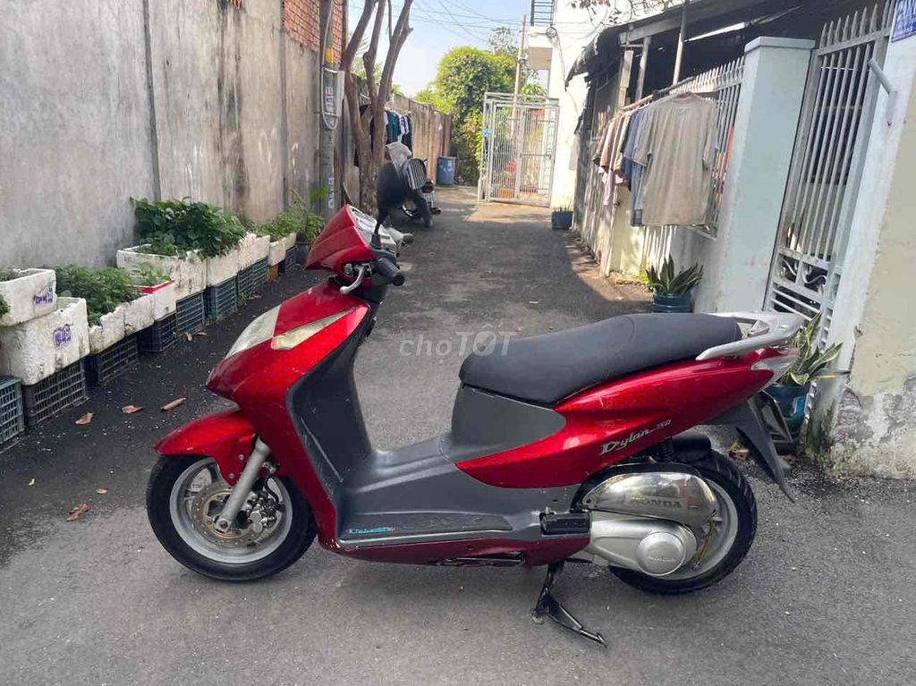 Honda Dylan Đỏ máy em, biển số thành phố. Mua bán Xe máy tại Thành phố Thủ Đức Tp Hồ Chí Minh được đăng bởi Bảo An hình 3