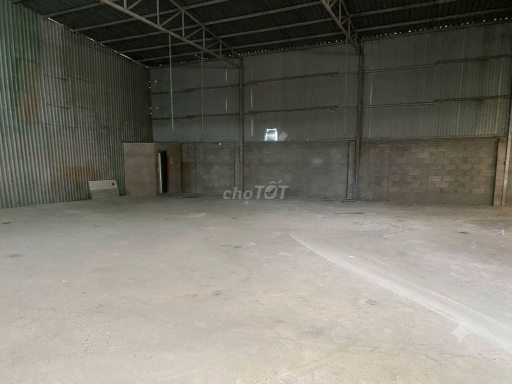 CHO THUÊ XƯỞNG 240M2 SẢN XUẤT MỌI NGHÀNH GHỀ GỖ VÀ CƠ KHÍ