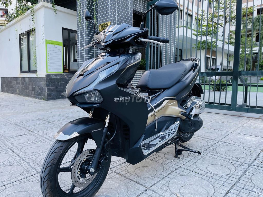 Honda Airblade Black Edition màu Đen 2024