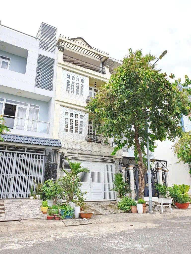 Аренда · 3 комн. · 90 м² · Quận 7, ул. Đường D7