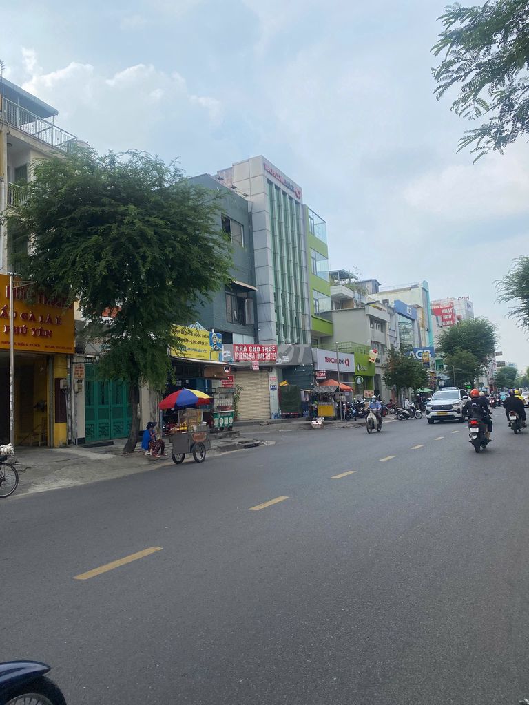 Nhà cho thuê nguyên căn 415 Sư Vạn Hạnh & Vanhanh Mall. DT: 4 x 15m,3L