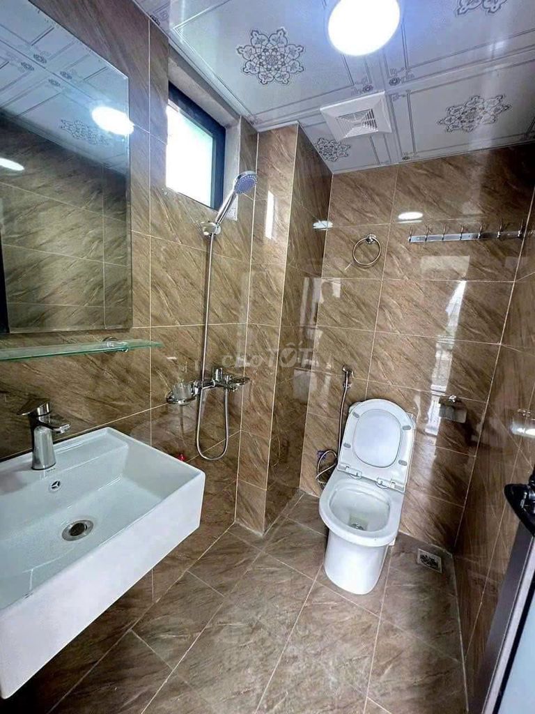 6-этажное здание с лифтом 60 м2, 70 евро/месяц, недалеко от Фам Ван Донга