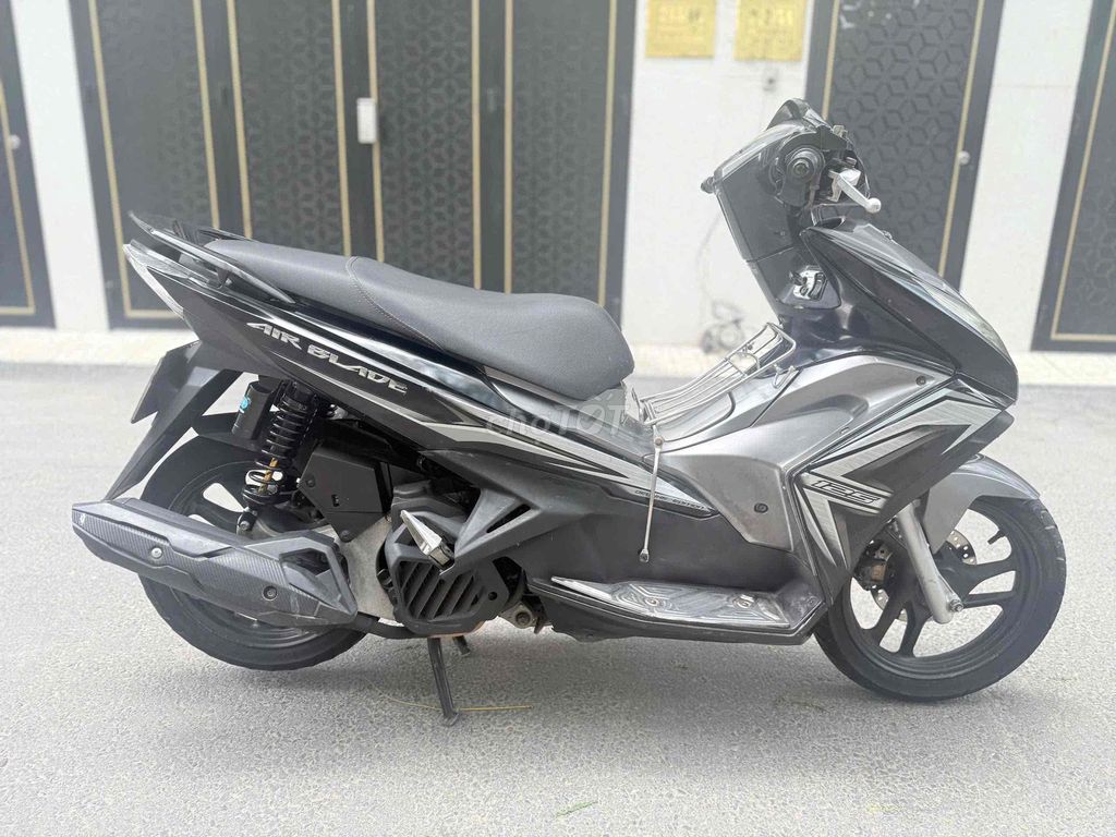 Воздушный клинок Honda объемом 125 куб. см в 2013 году. ПОМОЩЬ