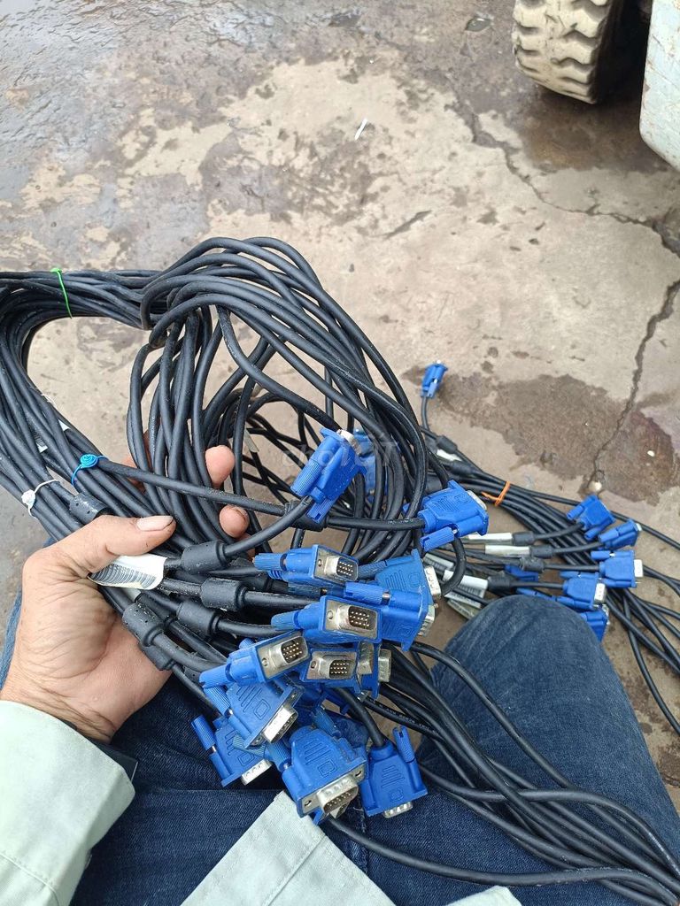 Dây cáp VGA Đen 2m Đồng đã sử dụng. Mua bán Phụ kiện (Màn hình, Chuột...) tại Thành phố Long Xuyên An Giang được đăng bởi QUYẾL TRẦN hình 1