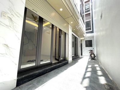 Mở bán mới 4 căn nhà Lạc Long Quân 33 m2 x 5 tầng, mặt tiền 4m. Mua bán nhà ở tại Quận Cầu Giấy Hà Nội được đăng bởi Dương Quân