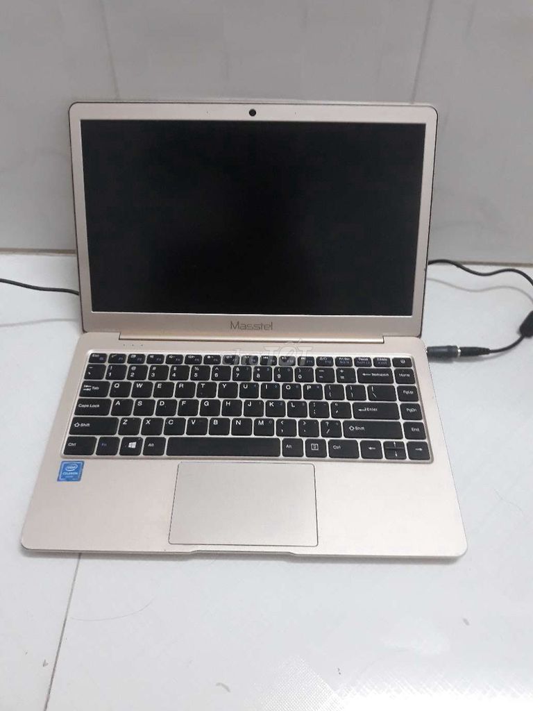 Bán laptop mastel L133, ram 3g, ssd 128g, pin chai