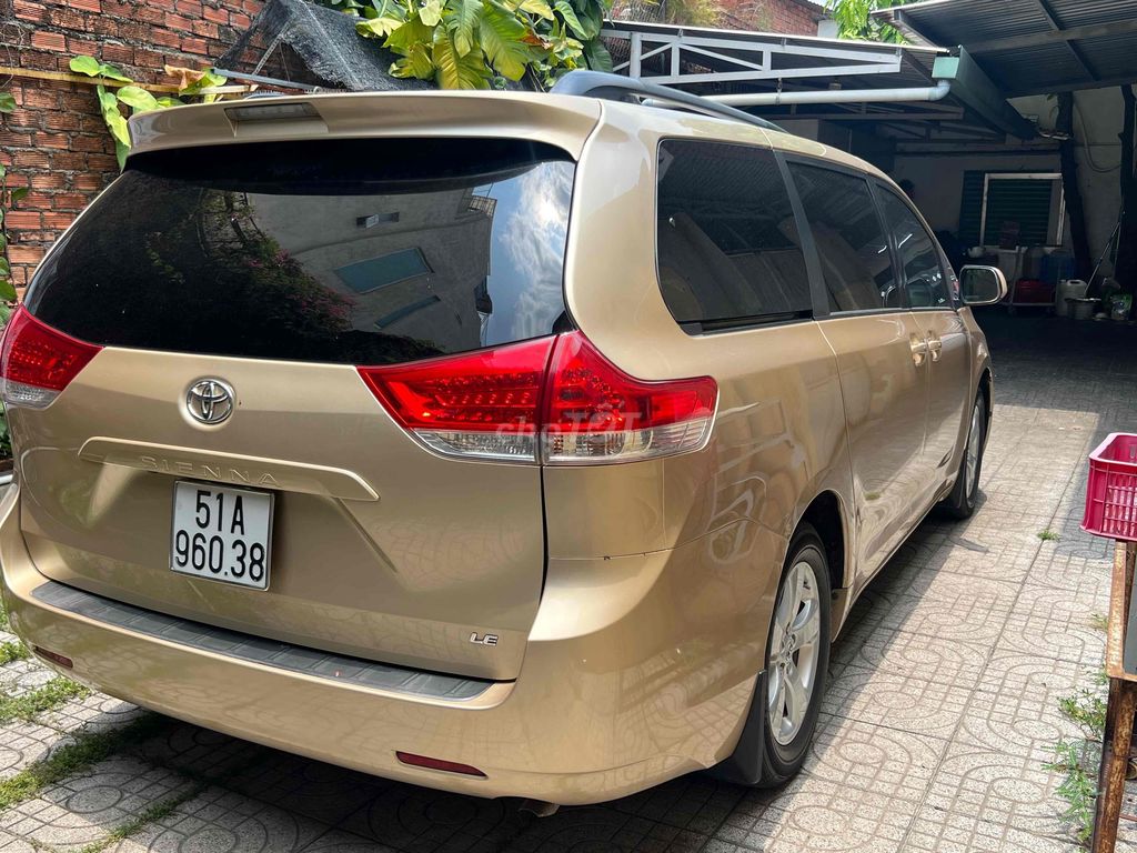 Toyota Sienna 2010 - 88000 km. Mua bán Ô tô tại Thành phố Thủ Đức Tp Hồ Chí Minh được đăng bởi Oanh Toyota hình 1