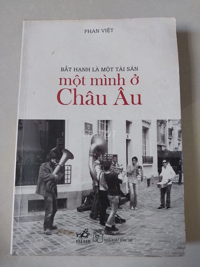 Sách MỘT MÌNH Ở CHÂU ÂU - Phan Việt. Mua bán Sách tại Huyện Nhà Bè Tp Hồ Chí Minh được đăng bởi COCO  hình 1