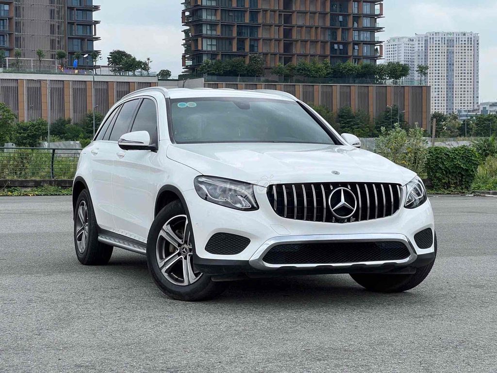 Mercedes Benz GLC200 Model 2020 giá tốt