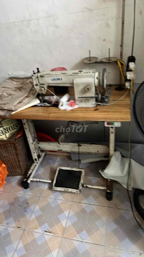Máy khâu công nghiệp Juki Kim loại, Gỗ Trắng, Nâu. Mua bán Đồ chuyên dụng, Giống nuôi trồng tại Quận Cầu Giấy Hà Nội được đăng bởi ngoc hình 1