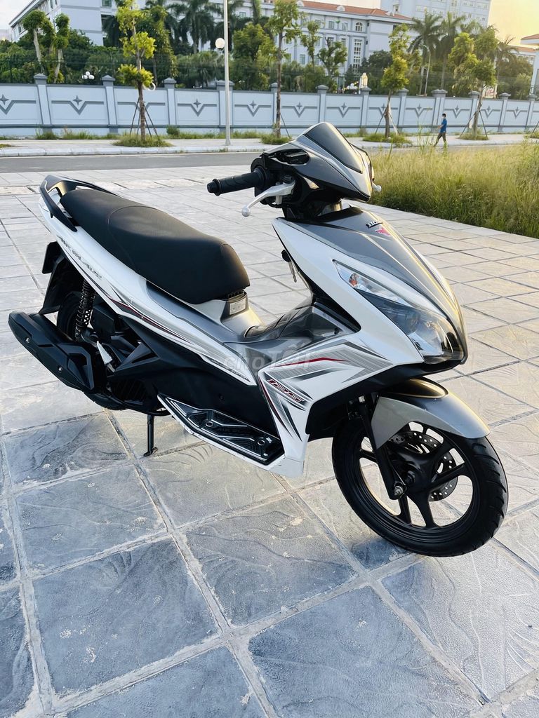 HONDA AIR BLADE 125 TRẮNG XÁM CHÍNH CHỦ BIỂN 29. Mua bán Xe máy tại Quận Nam Từ Liêm Hà Nội được đăng bởi Trí Thành hình 1
