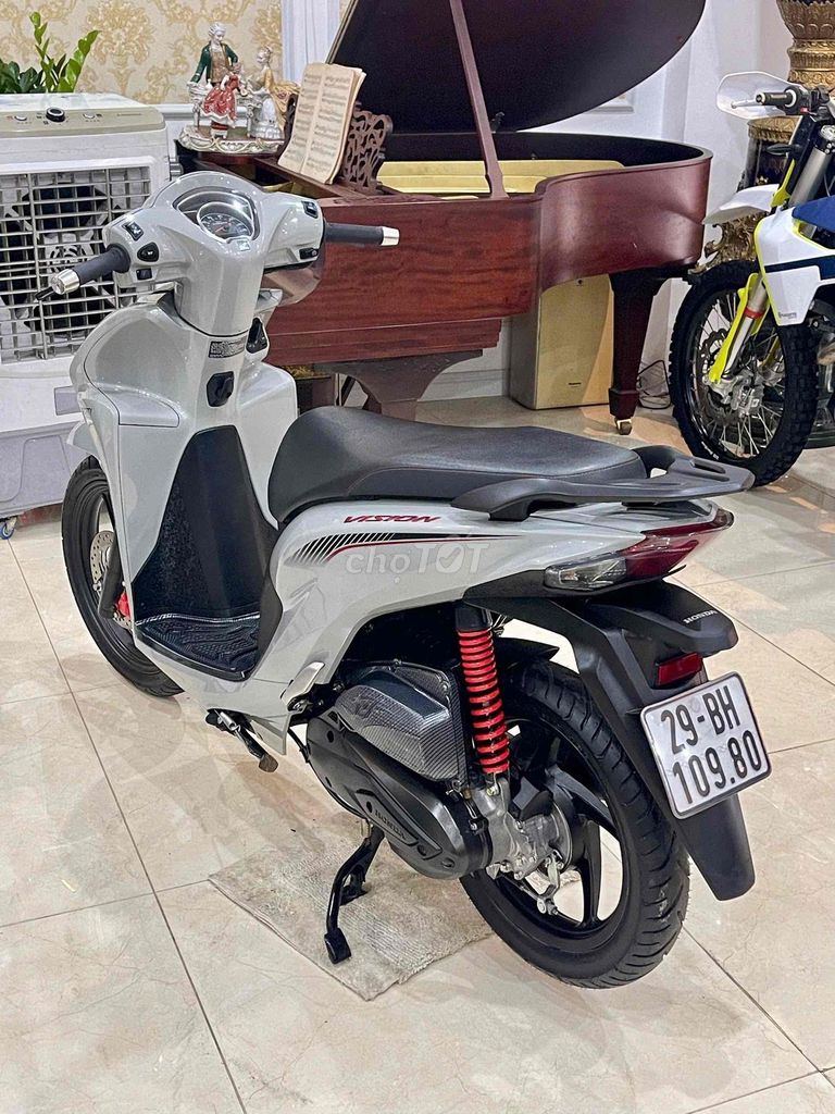 XE MÁY 68 - Honda Vision Thể Thao 2024 Lướt. Mua bán Xe máy tại Quận Hai Bà Trưng Hà Nội được đăng bởi Đức Anh hình 2