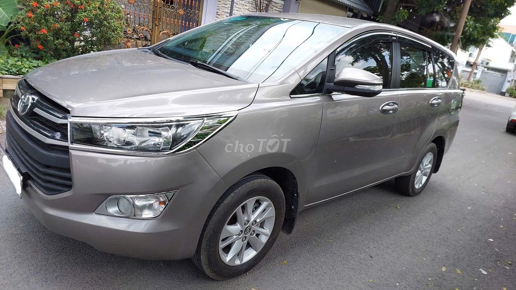 Xe Innova gia đình màu nâu đồng đời 2019. Mua bán Ô tô tại Quận Gò Vấp Tp Hồ Chí Minh được đăng bởi Anh Danh hình 4