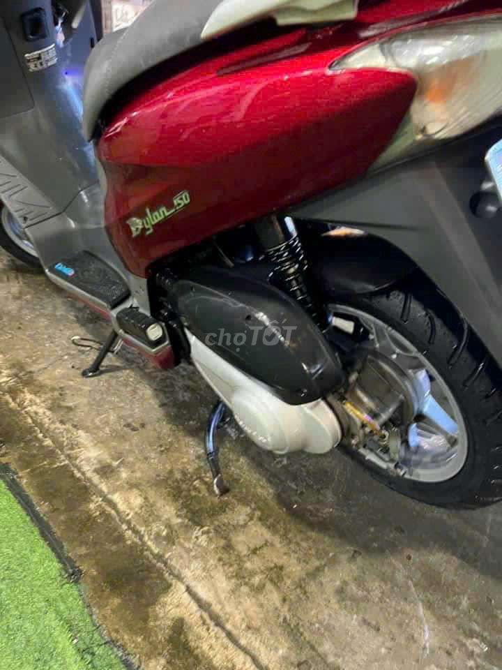 Honda Dylan Đỏ Đã sử dụng. Mua bán Xe máy tại Quận 8 Tp Hồ Chí Minh được đăng bởi Thanh Phat hình 4