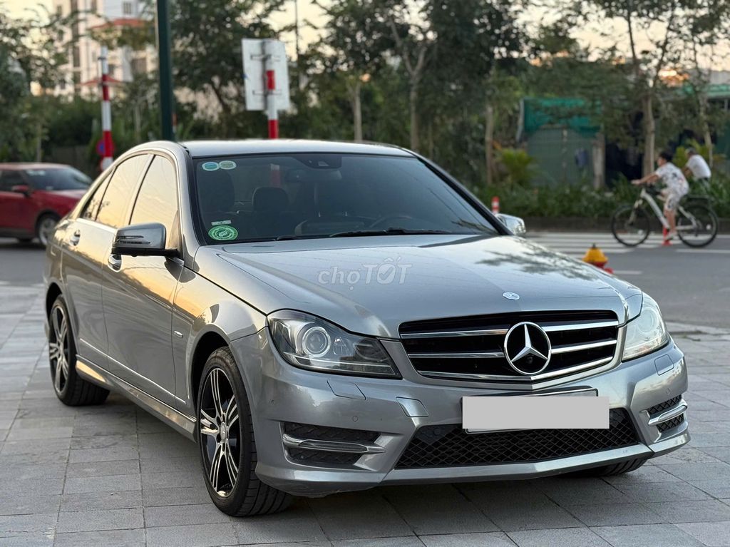 Mercedes C200 Editions 2014 Siêu Đẹp. Mua bán Ô tô tại Quận Thanh Xuân Hà Nội được đăng bởi Nguyễn Tuấn Hoàng hình 3
