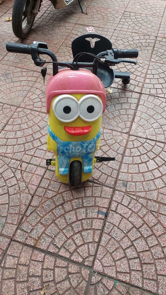 Xe điện trẻ em Minion Vàng. Mua bán Mẹ và bé tại Thành phố Buôn Ma Thuột Đắk Lắk được đăng bởi dương bảo khang hình 1