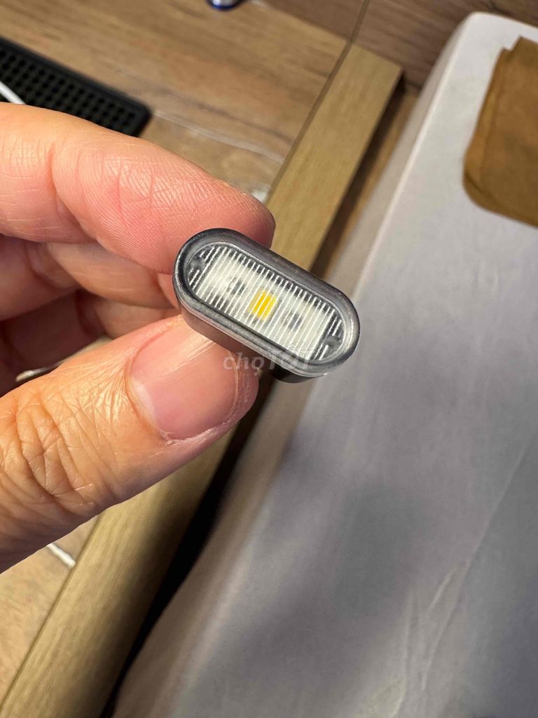 Đèn cắm usb rất đẹp và nhỏ gọn (vàng và trắng)