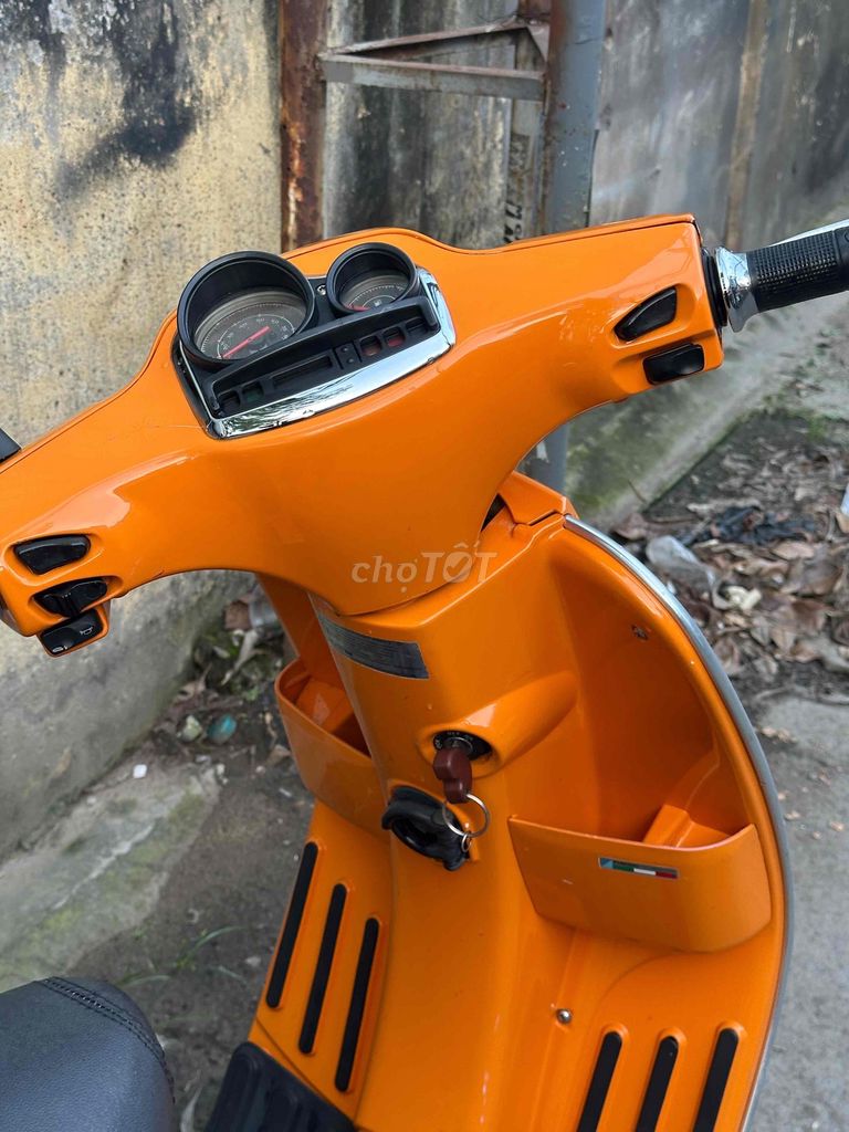 Piaggio Vespa S125 màu Cam Đã qua sử dụng. Mua bán Xe máy tại Thành phố Dĩ An Bình Dương được đăng bởi Hưng Motor hình 4