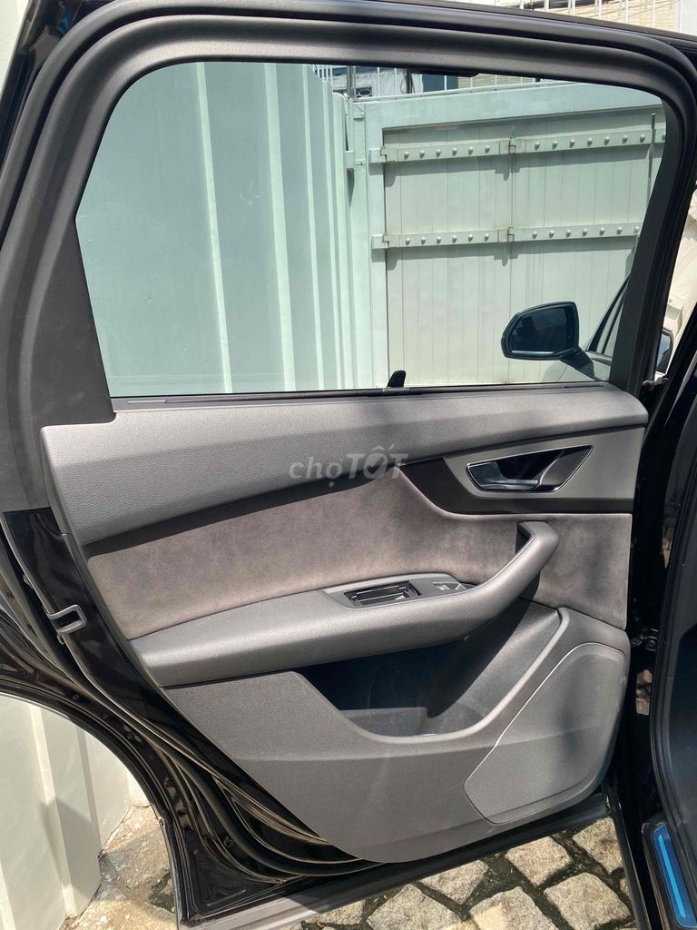 Audi Q7 2016 Черный 27000 км