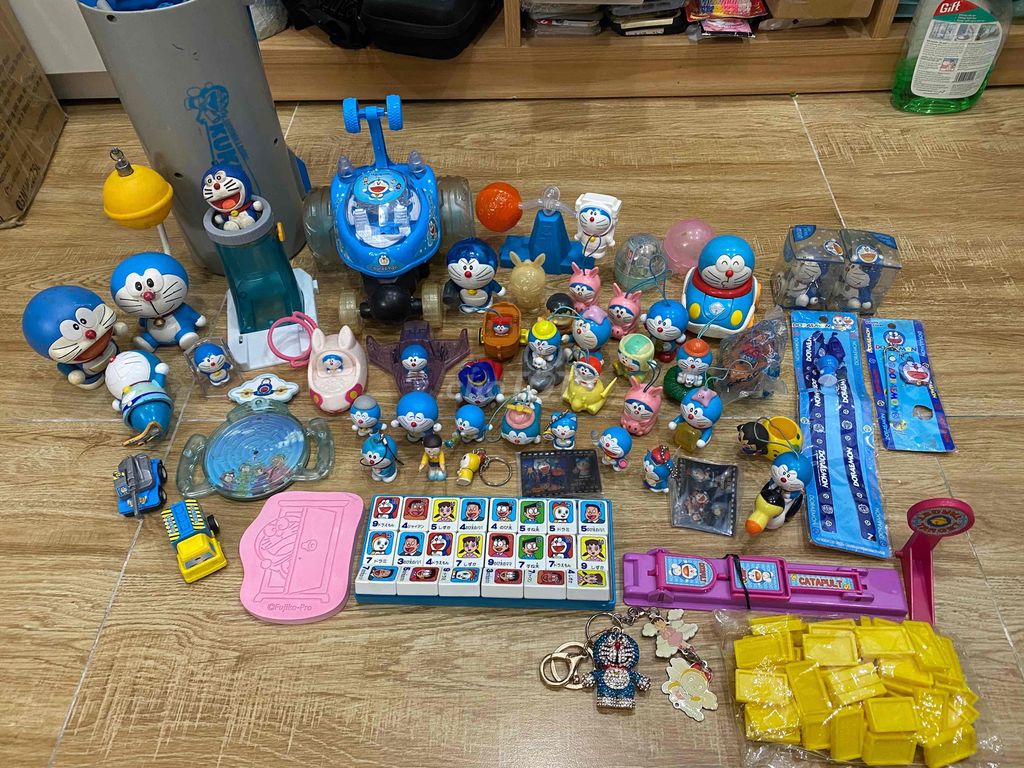 50 món Doraemon và hộp thẻ