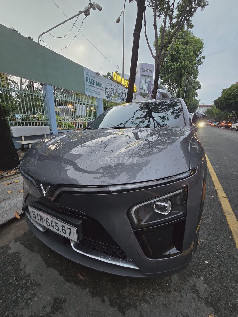 VinFast VF7 Plus 2 cầu trần kính Xám. Mua bán Ô tô tại Quận Phú Nhuận Tp Hồ Chí Minh được đăng bởi Tuấn Lê Xuân hình 5