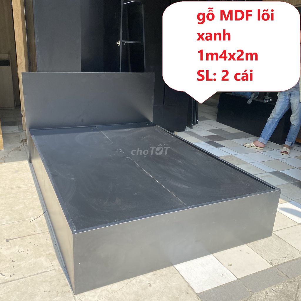 Giường gỗ MDF 1m4x2m màu đen như mới