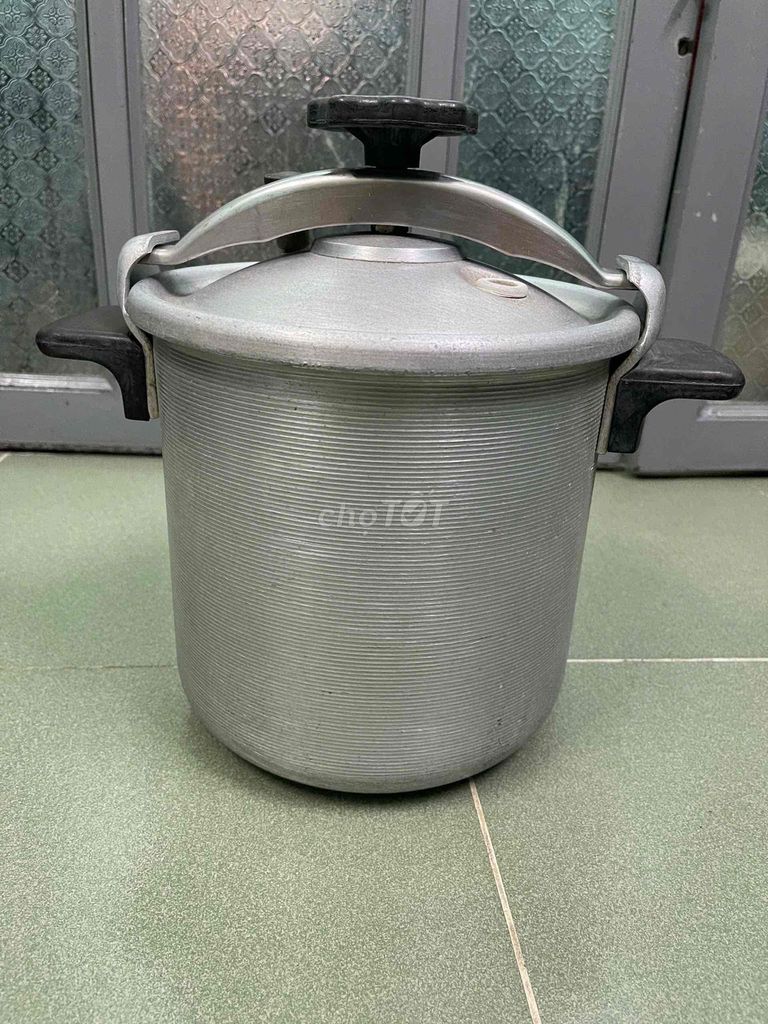 Nồi áp suất của Liên Xô 8 Lít như hình