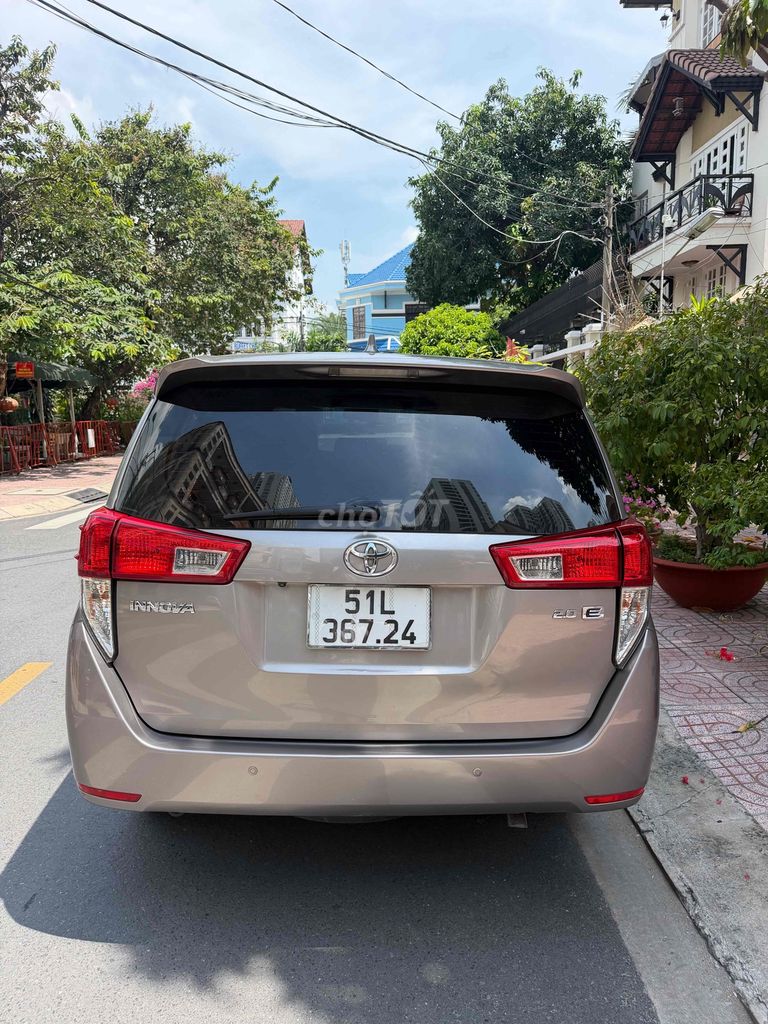 Toyota Innova 2018 МКПП золотистый 128126 км