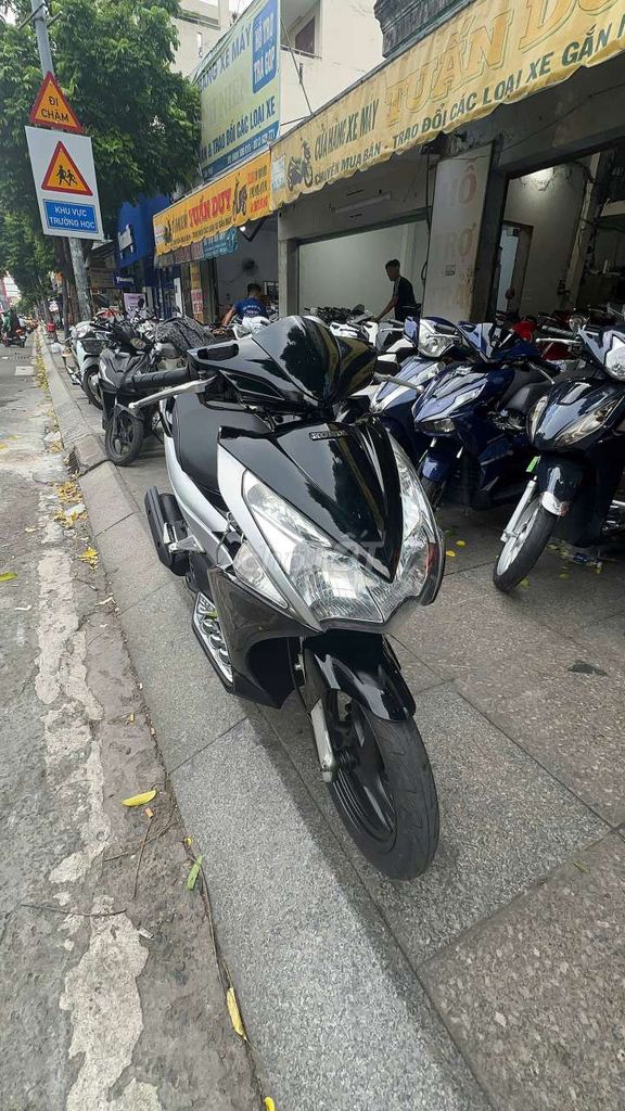 Honda Air Blade FI 2012 черно-серебристый б/у