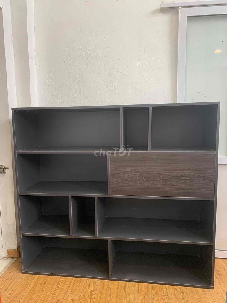 Kệ trưng bày gỗ lõi xanh