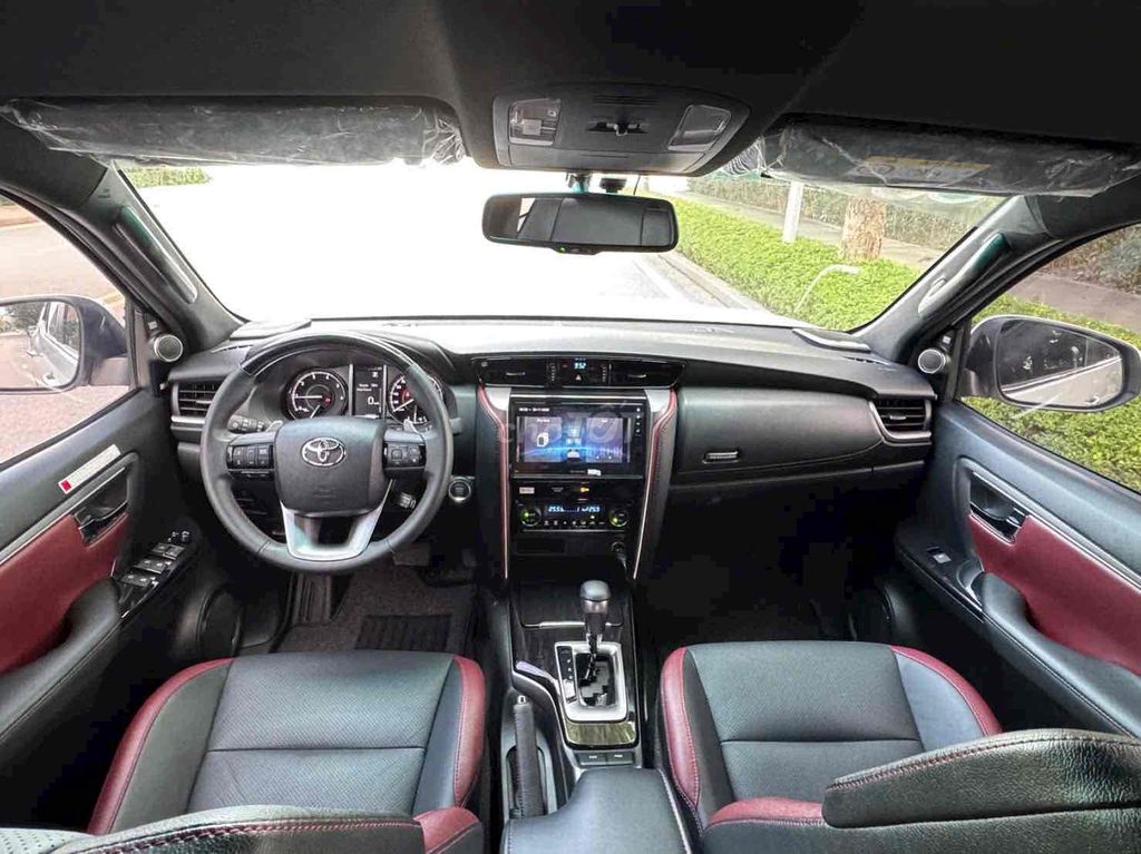 Toyota Fortuner 2024 (full dầu) lăn bánh 1vạn km. Mua bán Ô tô tại Quận Cầu Giấy Hà Nội được đăng bởi TRUNG HIẾU AUTO hình 15