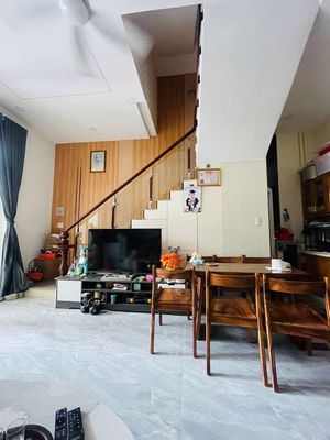 Bán Nhà 1/TL37 , nhà 2 Lầu 4Pn đường oto