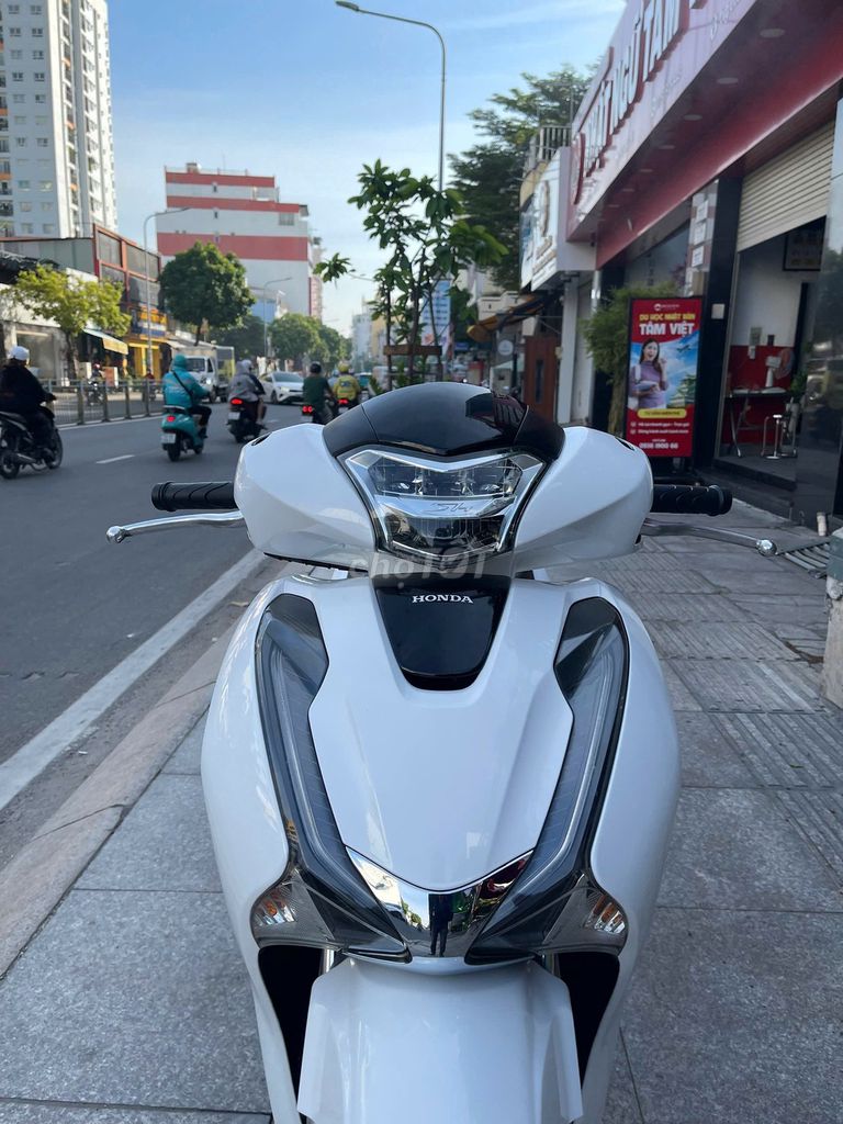 Honda SH 125 CBS 2017 Trắng. Mua bán Xe máy tại Quận Gò Vấp Tp Hồ Chí Minh được đăng bởi VÕ MINH HẬU hình 4