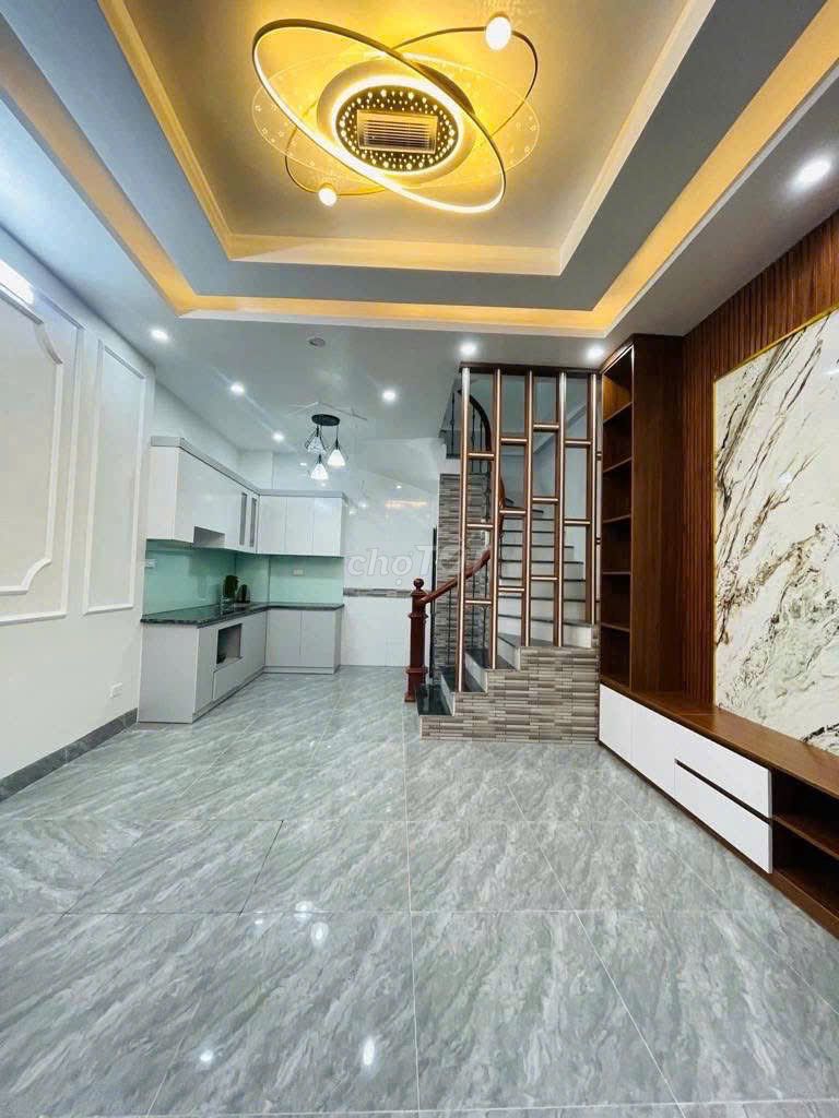 ПРОДАЕТСЯ СТАРЫЙ ДОМ В ЛИНЕ, ЛЮБЬЕН-100 М ДО МОСТА ВИНЬТУЙ 38 М 5 ФУТОВ 6,4 МИЛЛИАРДА КАТЛ