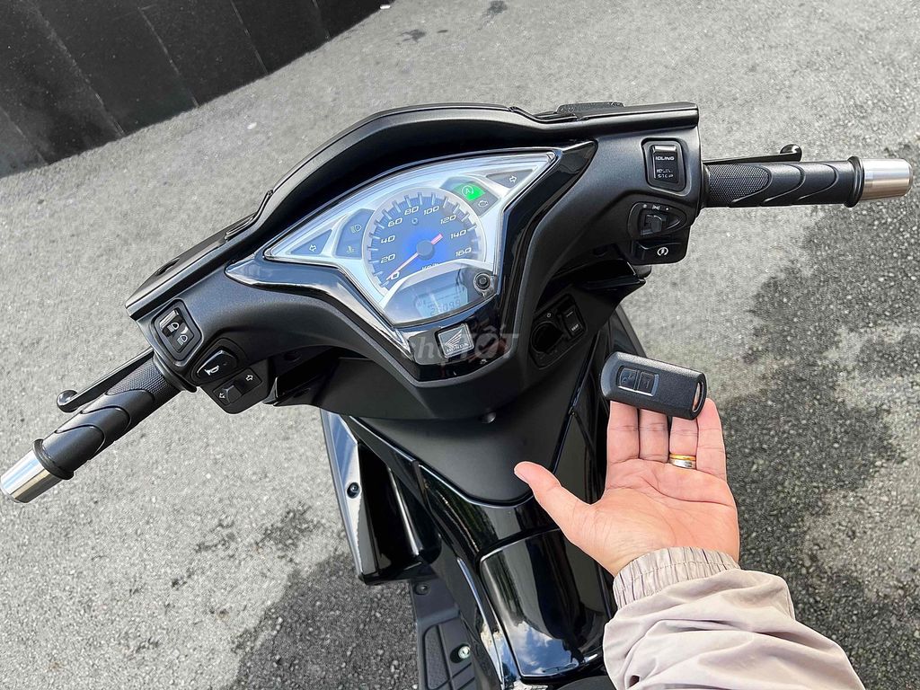 Honda Air Blade 125 матовый черный, Smartkey, Хошимин, владелец
