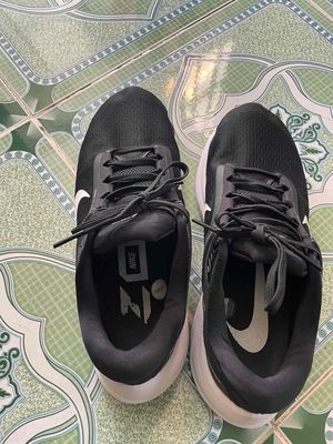 Giày Nike Structure 24, size 42.